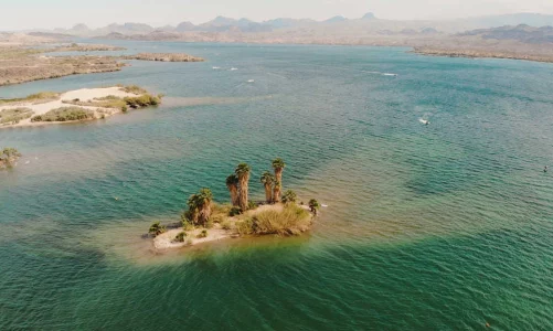 12 Best Beaches in Lake Havasu – For Boaters and Beach Bums