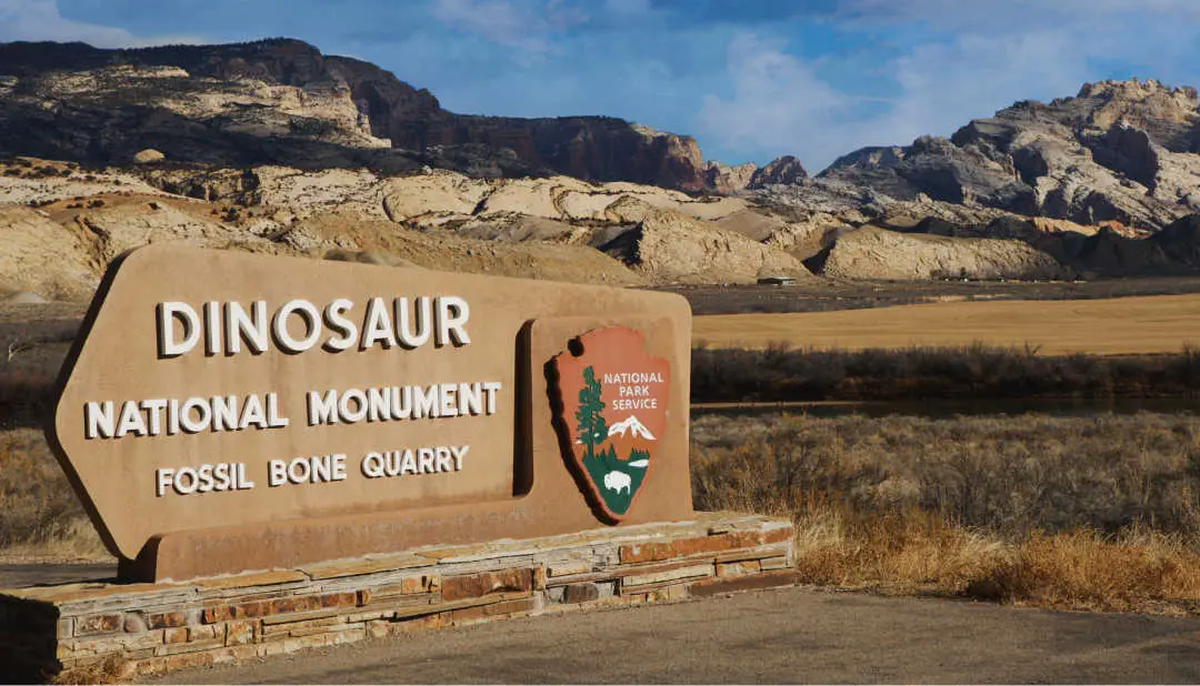 visit dinosaur national monument
