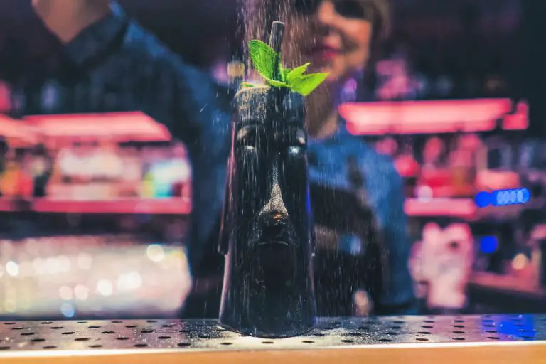 How To Find a Fun Bar When Traveling - 6 Things To Look For