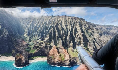 Kauai Helicopter Tours > Compare Doors-On vs. Doors-Off