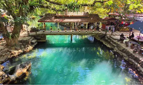 Laos Travel Guide 2026 – For People Who Hate Boring Vacations