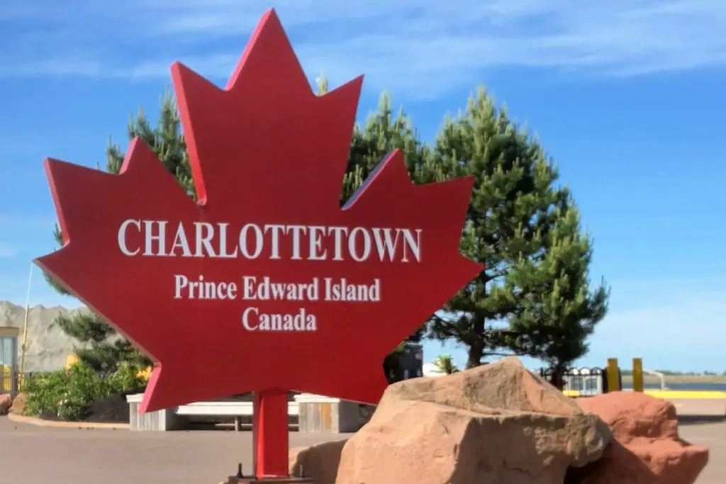 charlottetown prince edward island port welcome sign