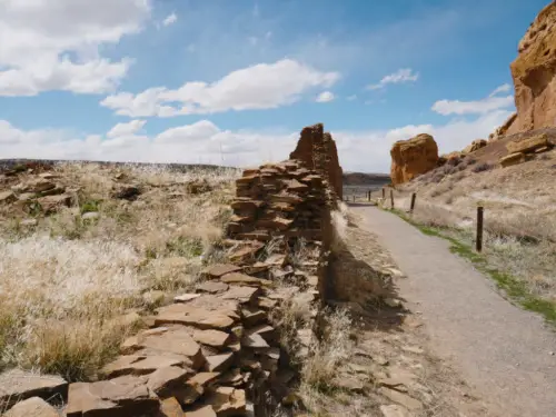 Chaco Canyon Hungo Pavi Perimter Wall trail