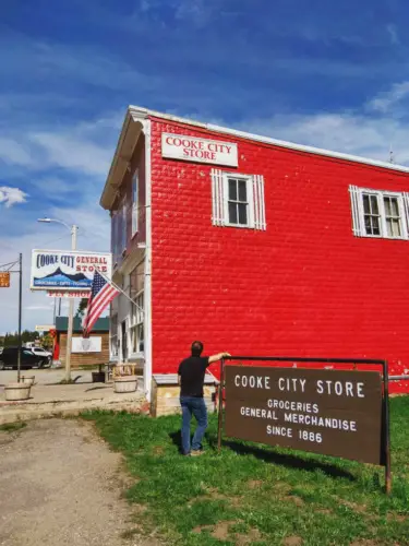 Yellowstone itinerary cooke city montanta national historic building