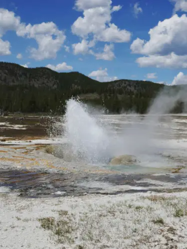 Yellowstone itinerary upper geyser basin jewel geyser